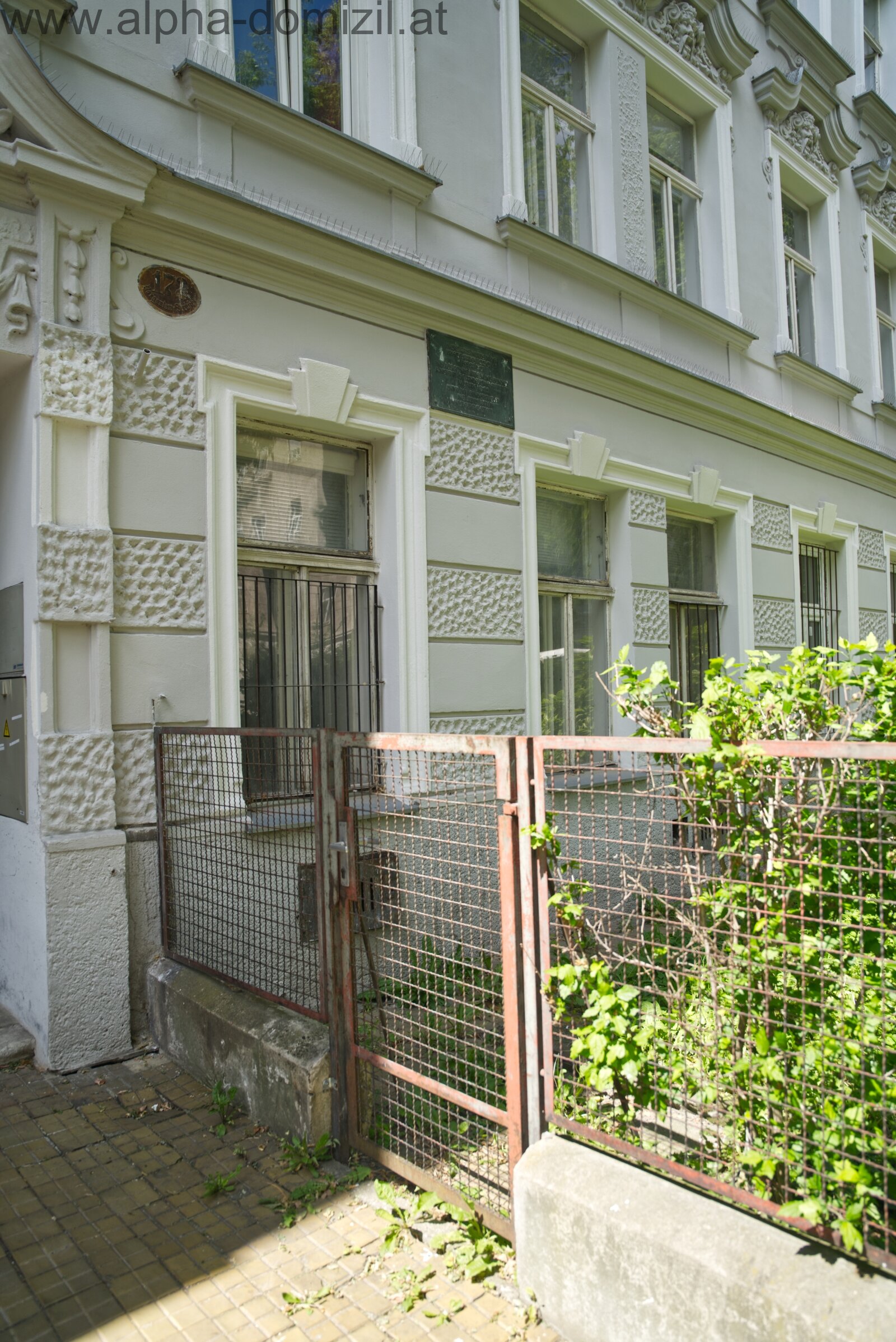 Lager unsaniert (Zimmer, Kabinett + Bad mit WC) Lager unsaniert (Zimmer, Kabinett + Bad mit WC)